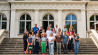 Photo de groupe des participants et participantes de l’académie d’été